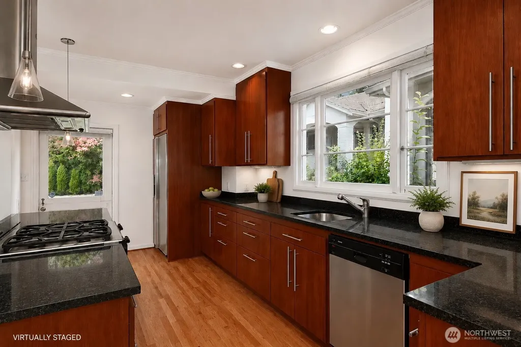 8319 NE Juanita Drive Kirkland WA 98034
