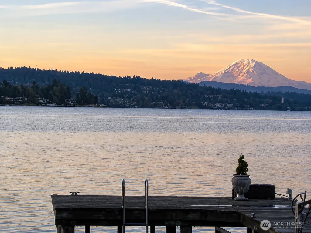 8319 NE Juanita Drive Kirkland WA 98034