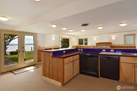8319 NE Juanita Drive Kirkland WA 98034