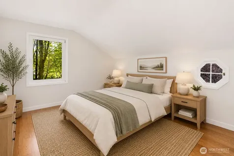 8319 NE Juanita Drive Kirkland WA 98034