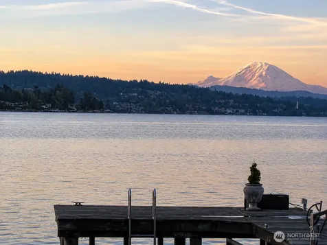 8319 NE Juanita Drive Kirkland WA 98034