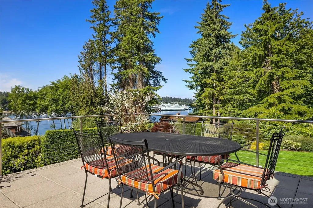 6017 Rose Loop NE Bainbridge Island WA 98110