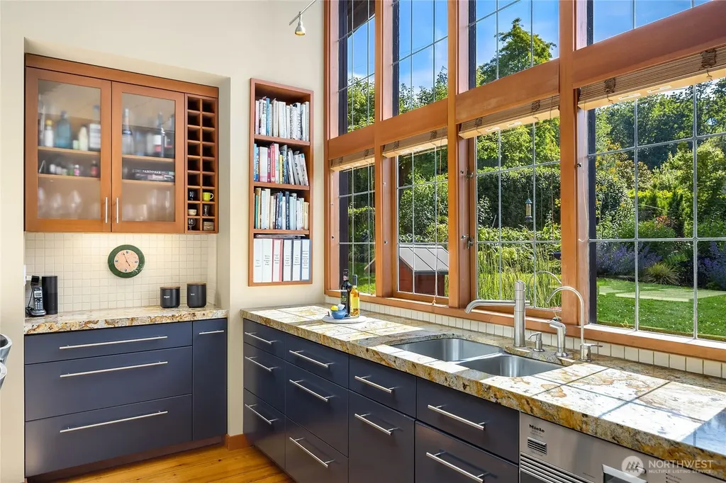 6017 Rose Loop NE Bainbridge Island WA 98110