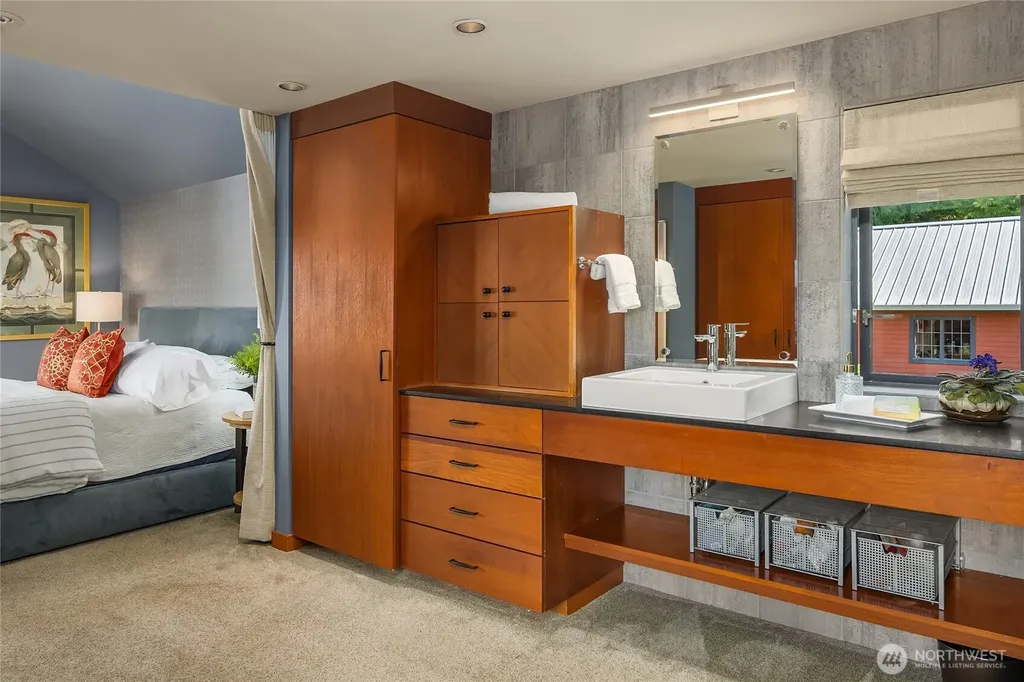 6017 Rose Loop NE Bainbridge Island WA 98110