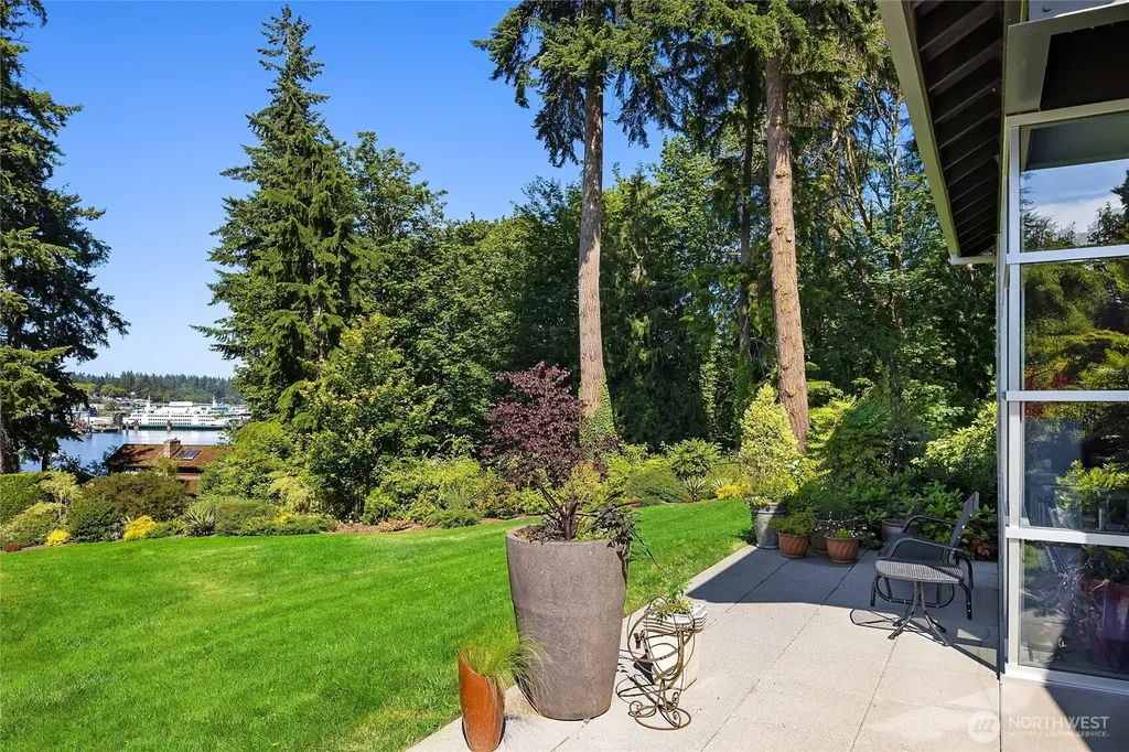 6017 Rose Loop NE Bainbridge Island WA 98110