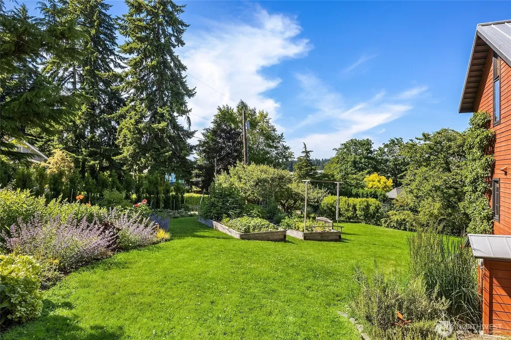 6017 Rose Loop NE Bainbridge Island WA 98110
