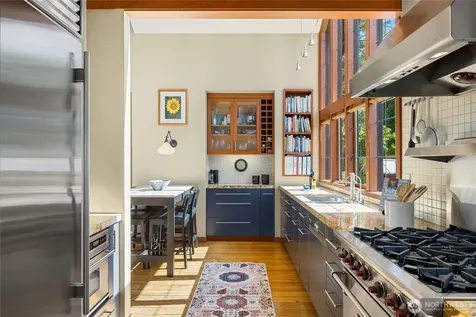 6017 Rose Loop NE Bainbridge Island WA 98110