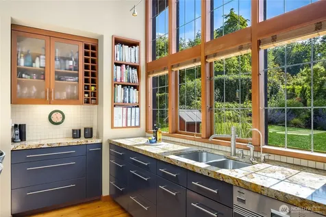 6017 Rose Loop NE Bainbridge Island WA 98110