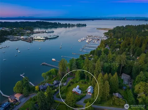 6017 Rose Loop NE Bainbridge Island WA 98110