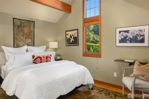 6017 Rose Loop NE Bainbridge Island WA 98110