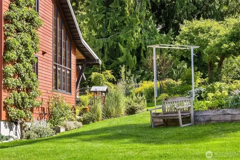 6017 Rose Loop NE Bainbridge Island WA 98110