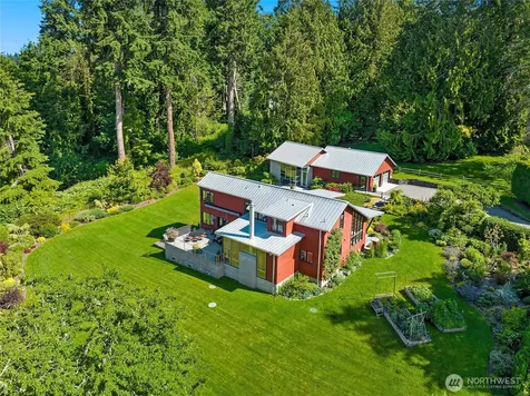 6017 Rose Loop NE Bainbridge Island WA 98110