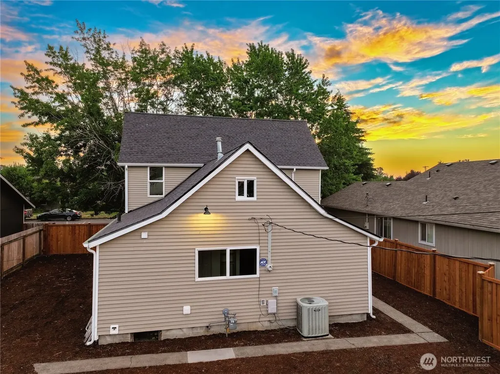 1024 H Street Centralia WA 98531