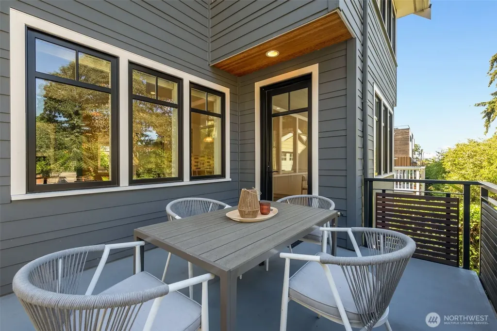 2910 9th Avenue W Seattle WA 98119