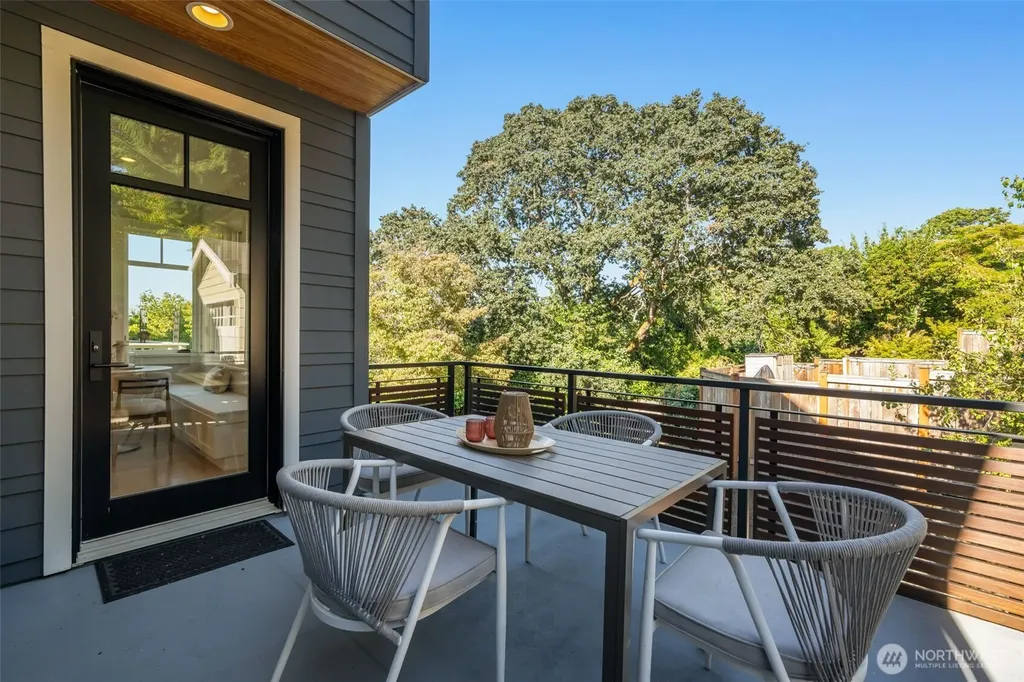 2910 9th Avenue W Seattle WA 98119