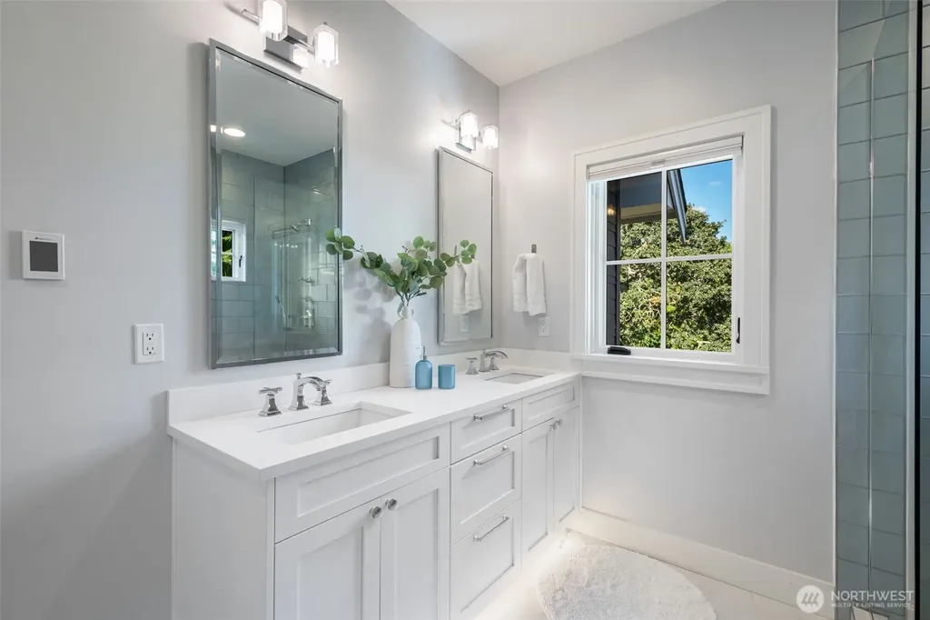 2910 9th Avenue W Seattle WA 98119