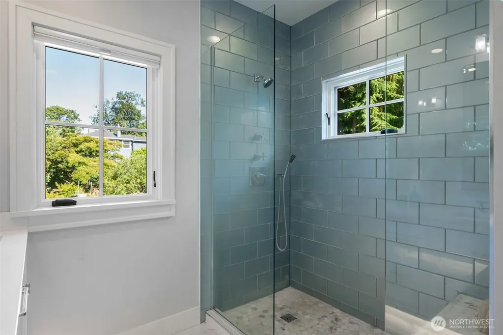 2910 9th Avenue W Seattle WA 98119