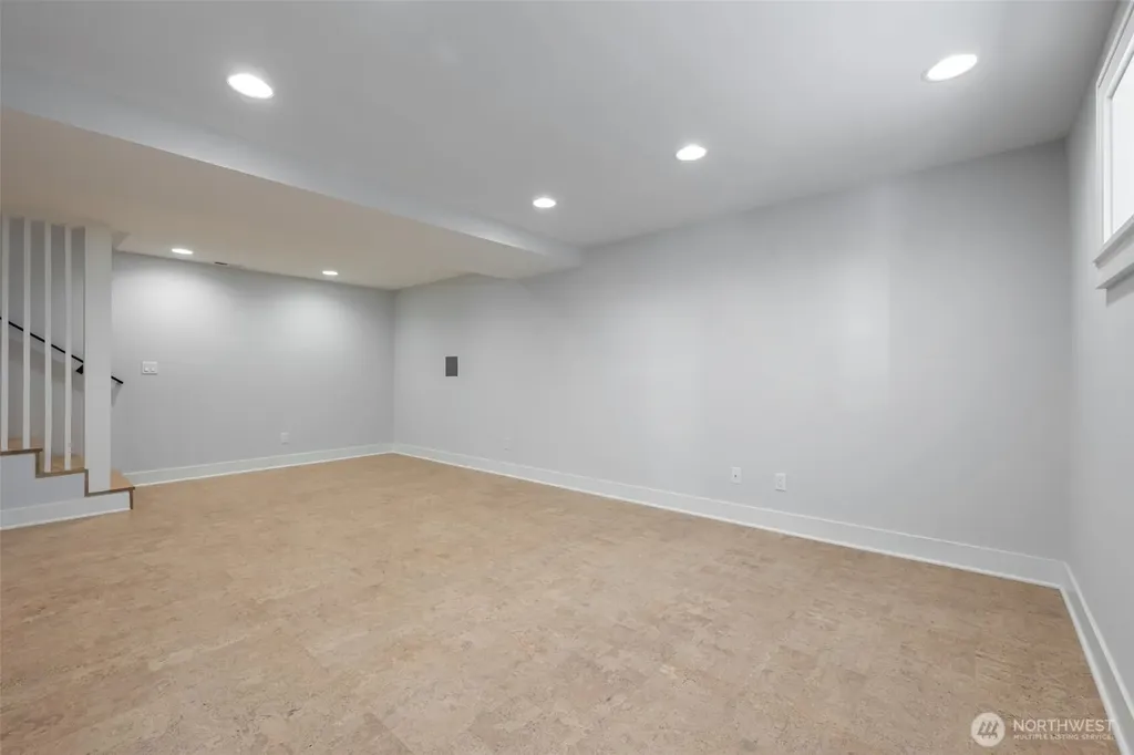 2910 9th Avenue W Seattle WA 98119