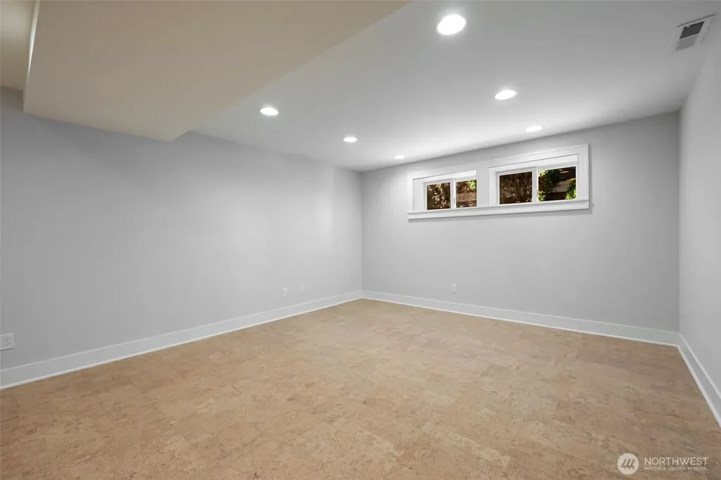 2910 9th Avenue W Seattle WA 98119