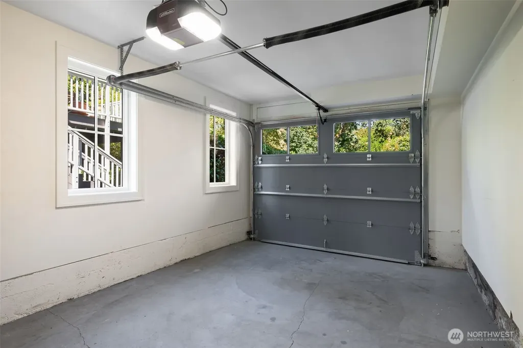 2910 9th Avenue W Seattle WA 98119