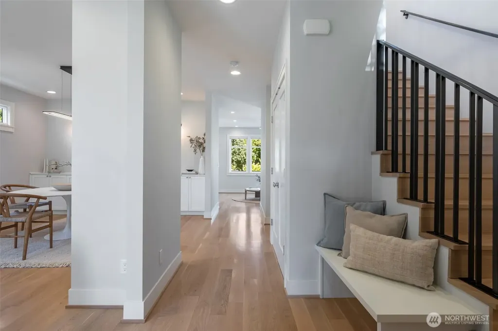 2910 9th Avenue W Seattle WA 98119