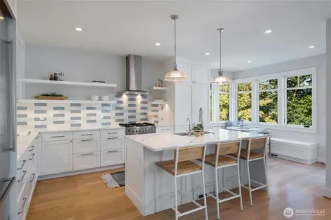 2910 9th Avenue W Seattle WA 98119