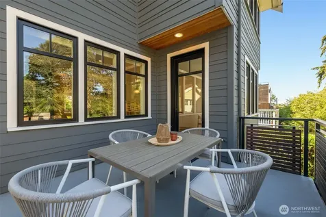 2910 9th Avenue W Seattle WA 98119