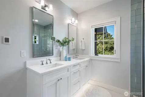 2910 9th Avenue W Seattle WA 98119