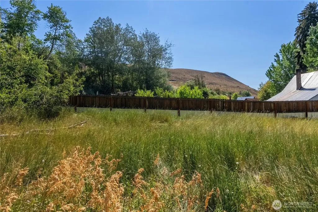 618 Filer Avenue Winthrop WA 98862