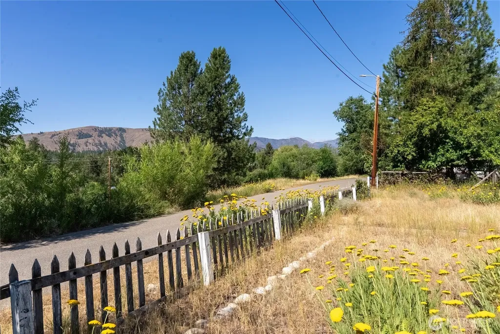 618 Filer Avenue Winthrop WA 98862