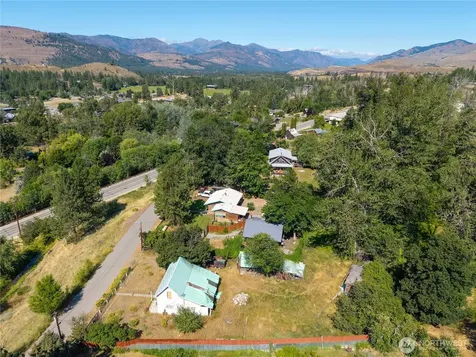 618 Filer Avenue Winthrop WA 98862