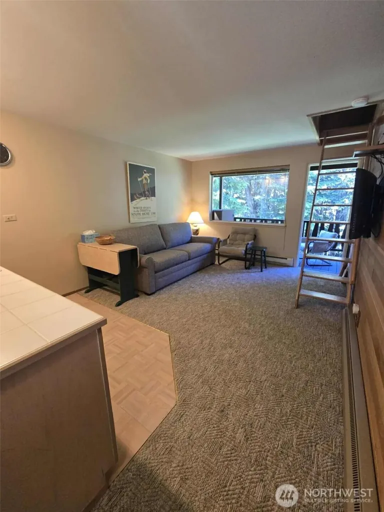 31008 Ski Club Lane Enumclaw WA 98022