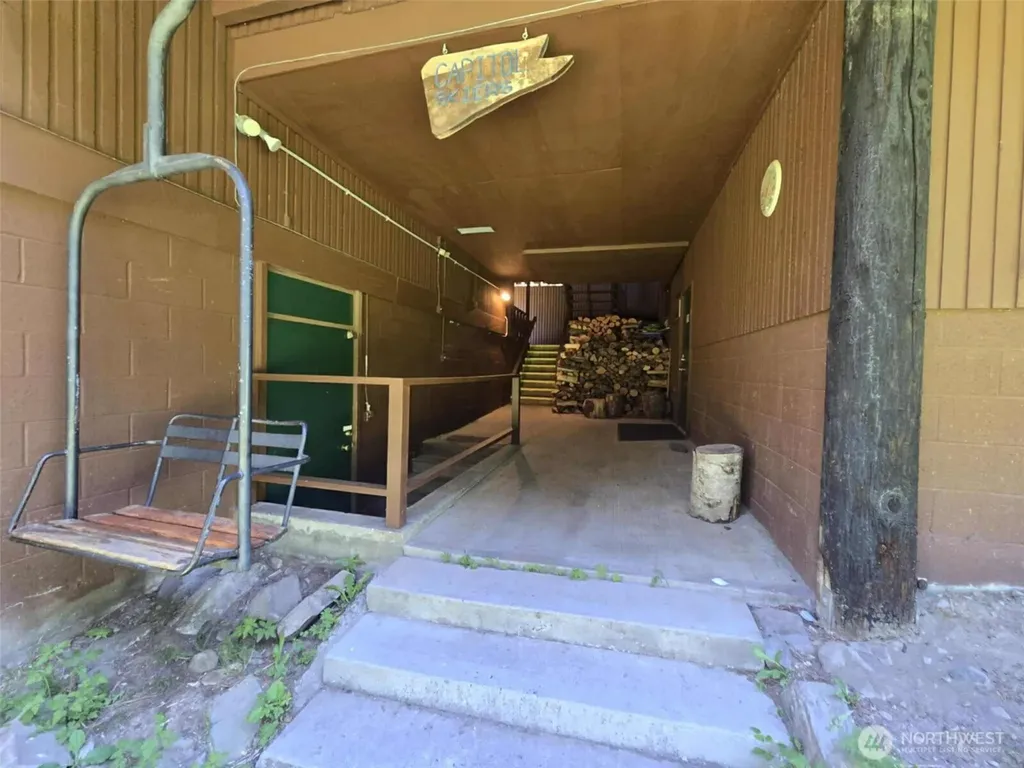 31008 Ski Club Lane Enumclaw WA 98022