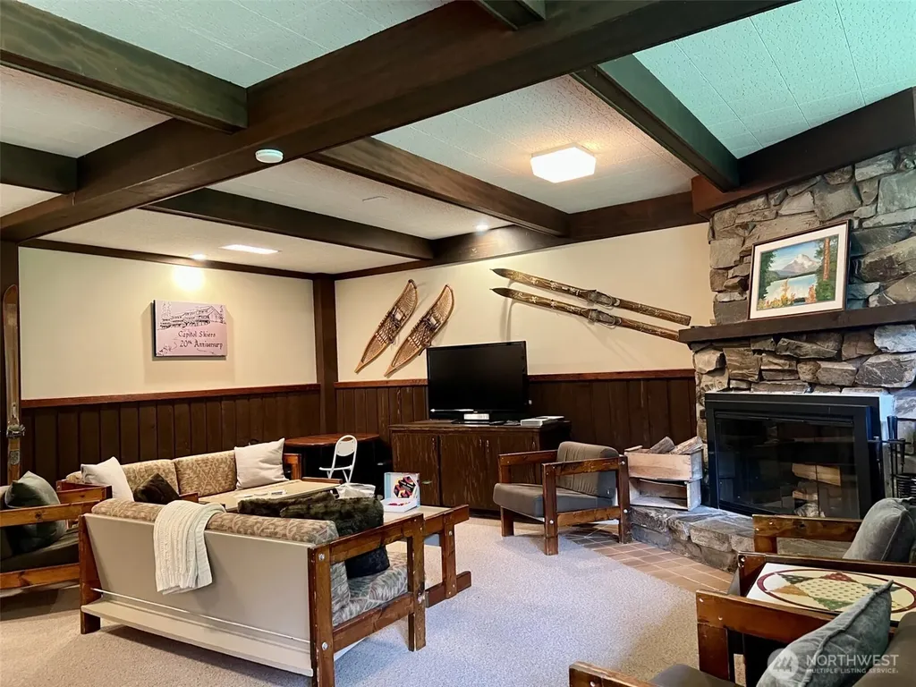31008 Ski Club Lane Enumclaw WA 98022