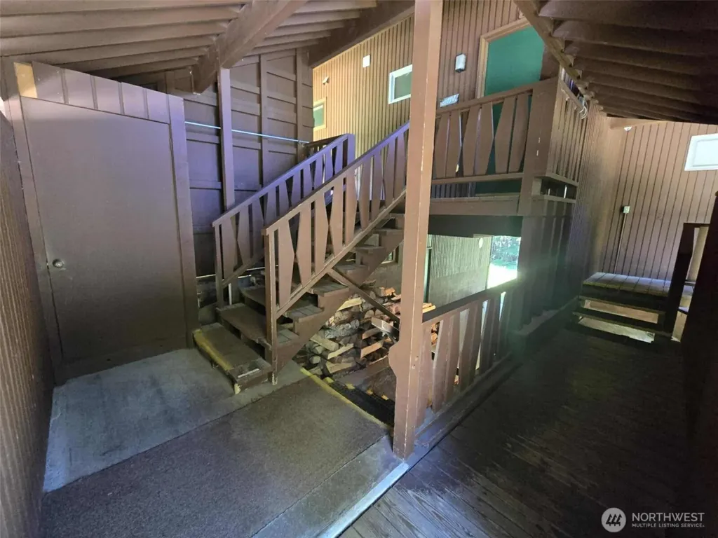 31008 Ski Club Lane Enumclaw WA 98022