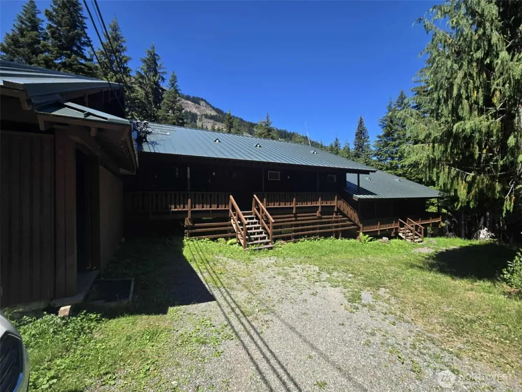 31008 Ski Club Lane Enumclaw WA 98022