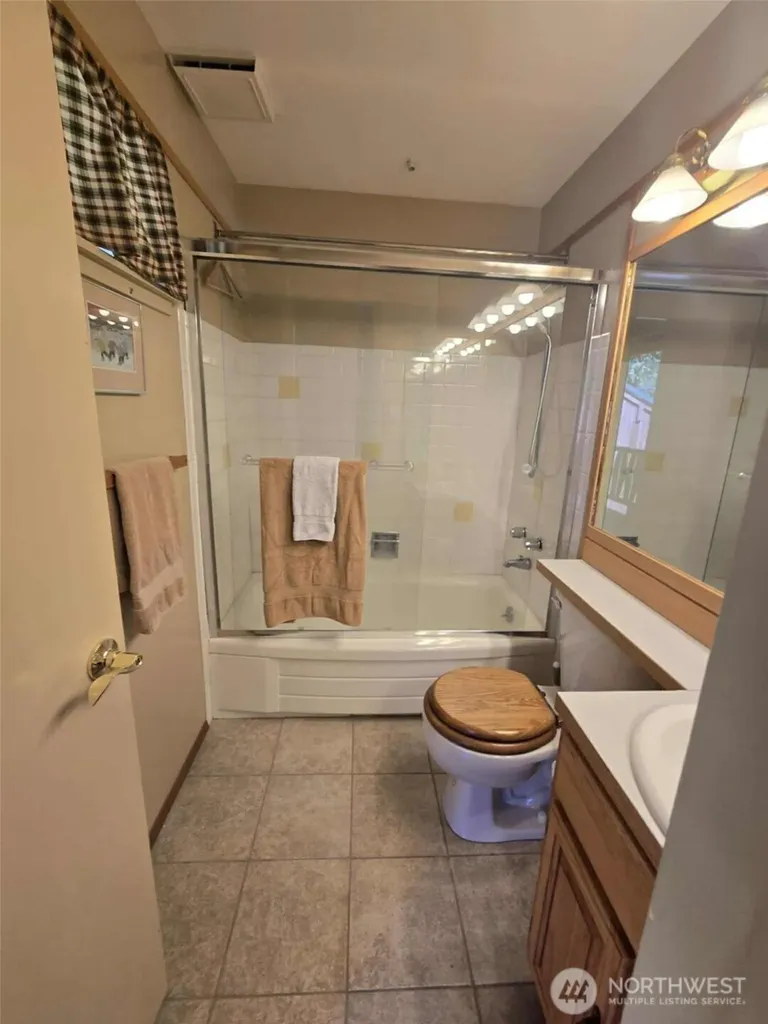 31008 Ski Club Lane Enumclaw WA 98022