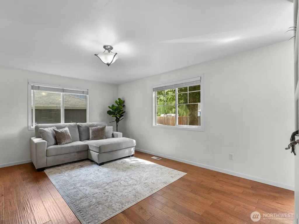 5613 Grove Street Marysville WA 98270