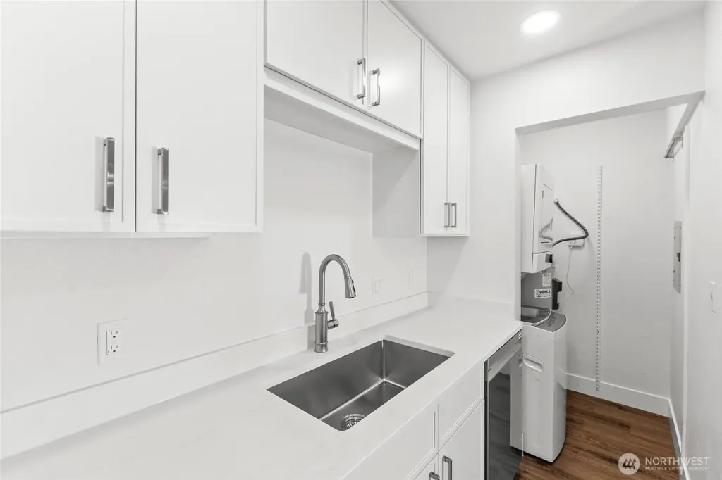 3423 W Government Way Seattle WA 98199