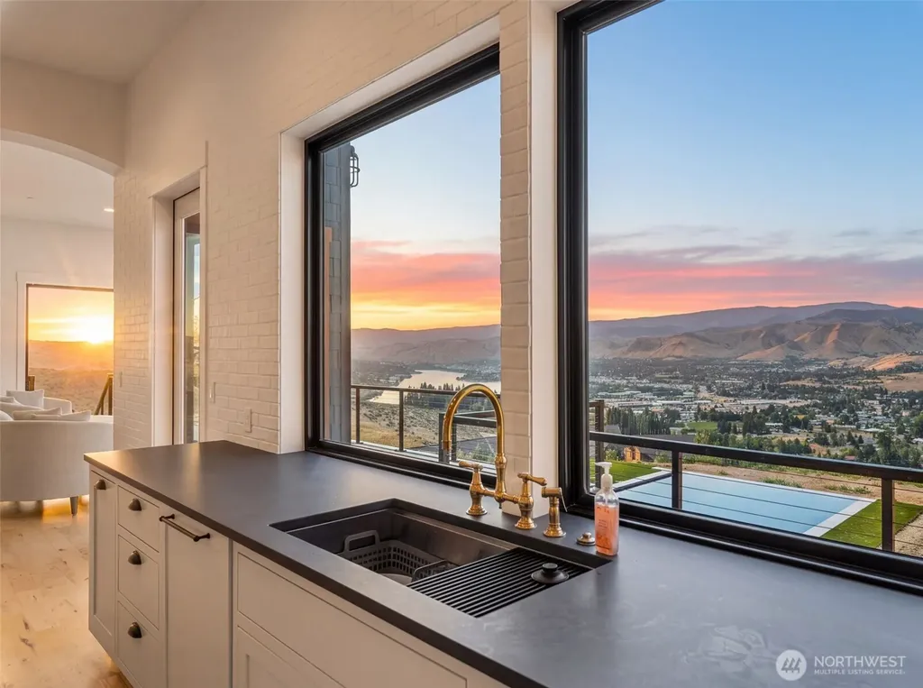 3900 Sky Crest Wenatchee WA 98801