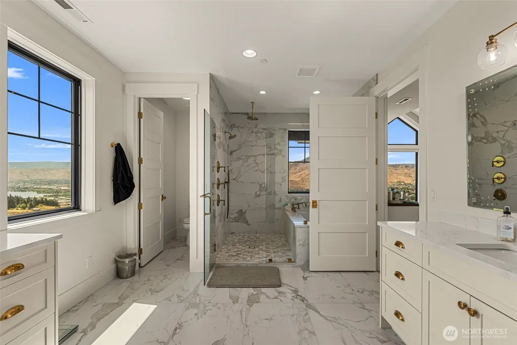 3900 Sky Crest Wenatchee WA 98801