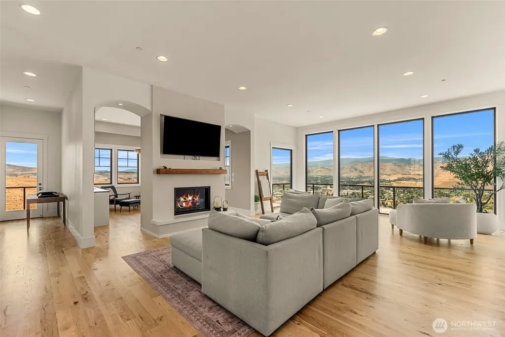 3900 Sky Crest Wenatchee WA 98801