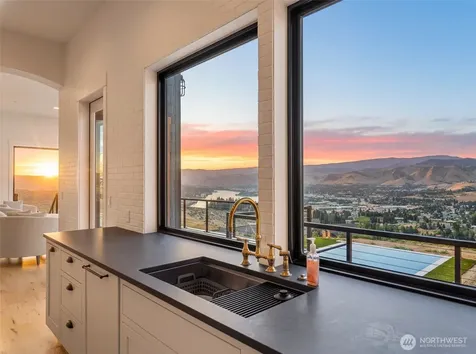 3900 Sky Crest Wenatchee WA 98801