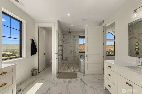 3900 Sky Crest Wenatchee WA 98801