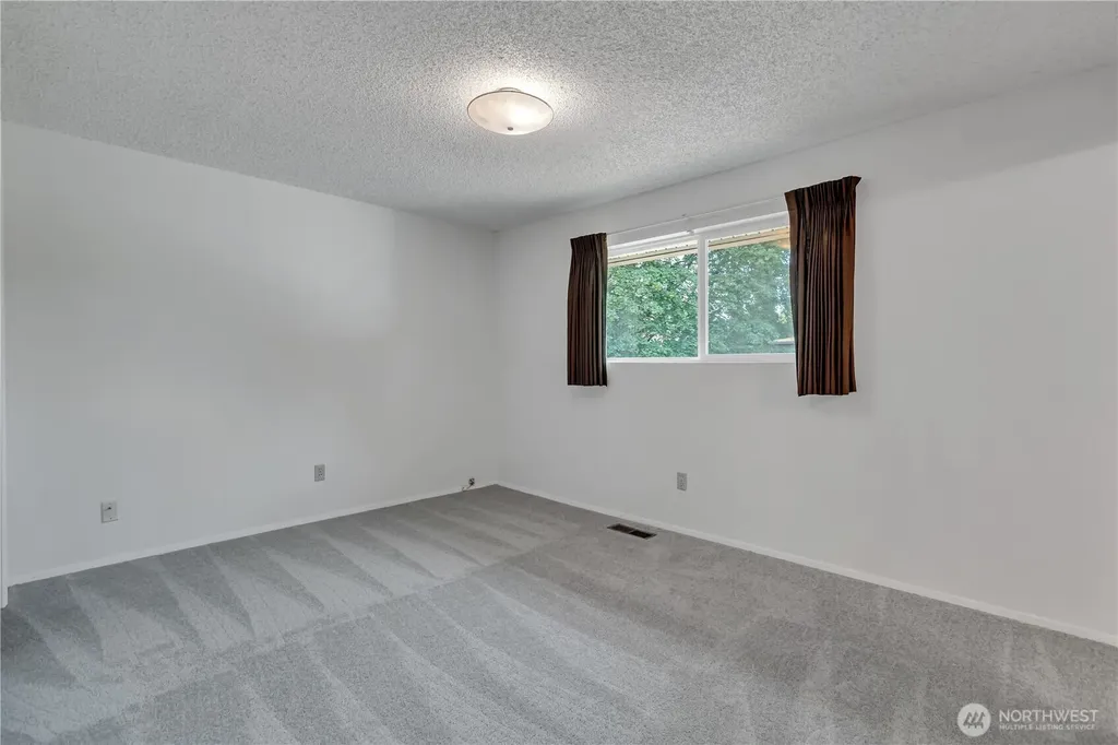 10074 SE 213th Place Kent WA 98031