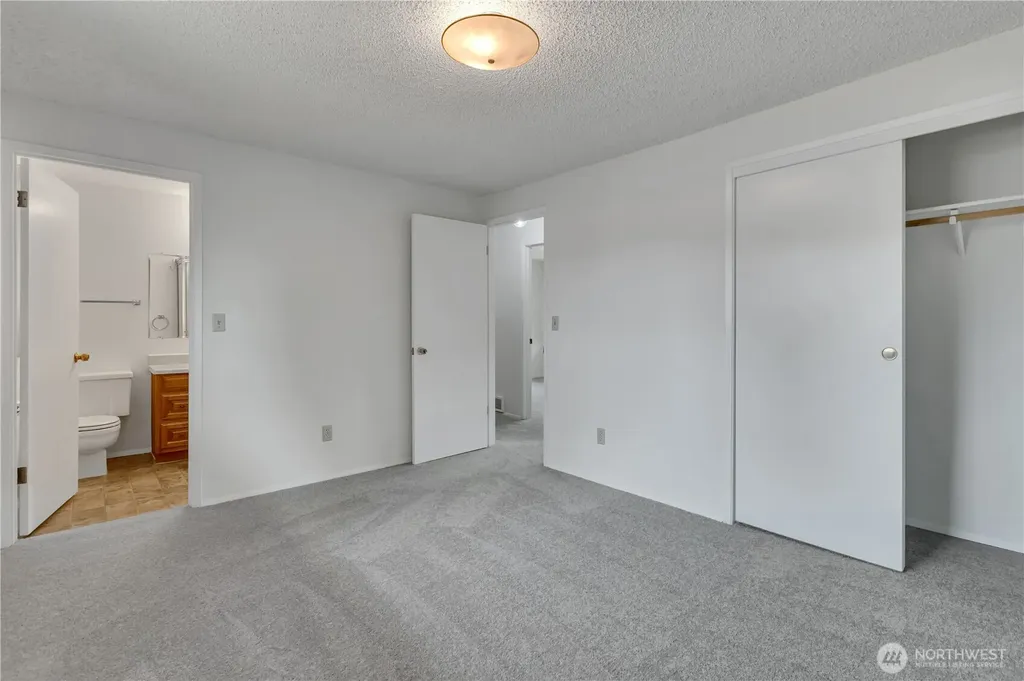 10074 SE 213th Place Kent WA 98031
