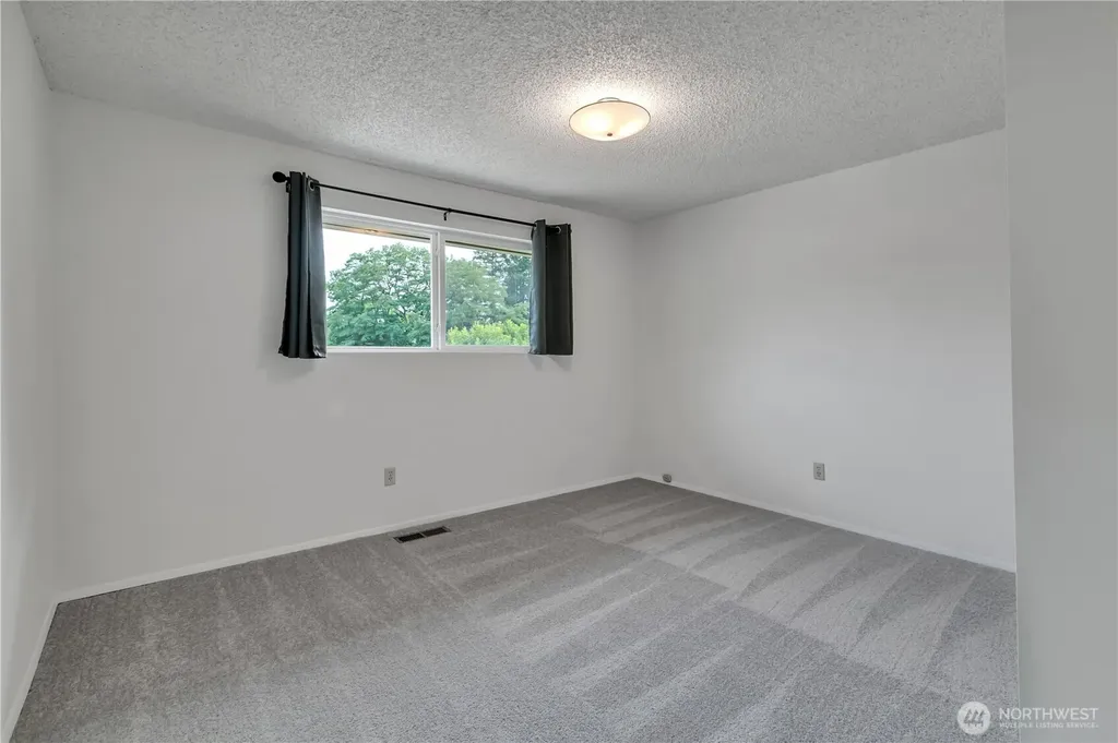 10074 SE 213th Place Kent WA 98031