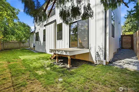 5948 18 Avenue SW Seattle WA 98106