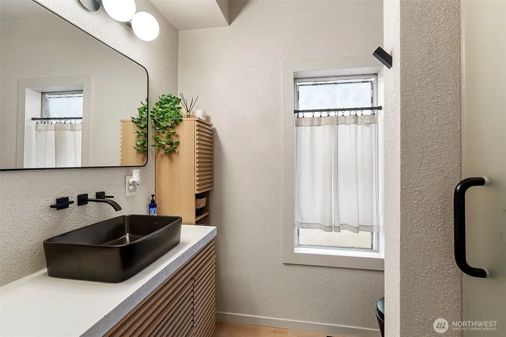 1146 S 34th Tacoma WA 98418