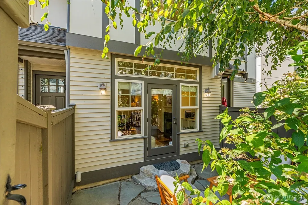 1917 8th Avenue W Seattle WA 98119